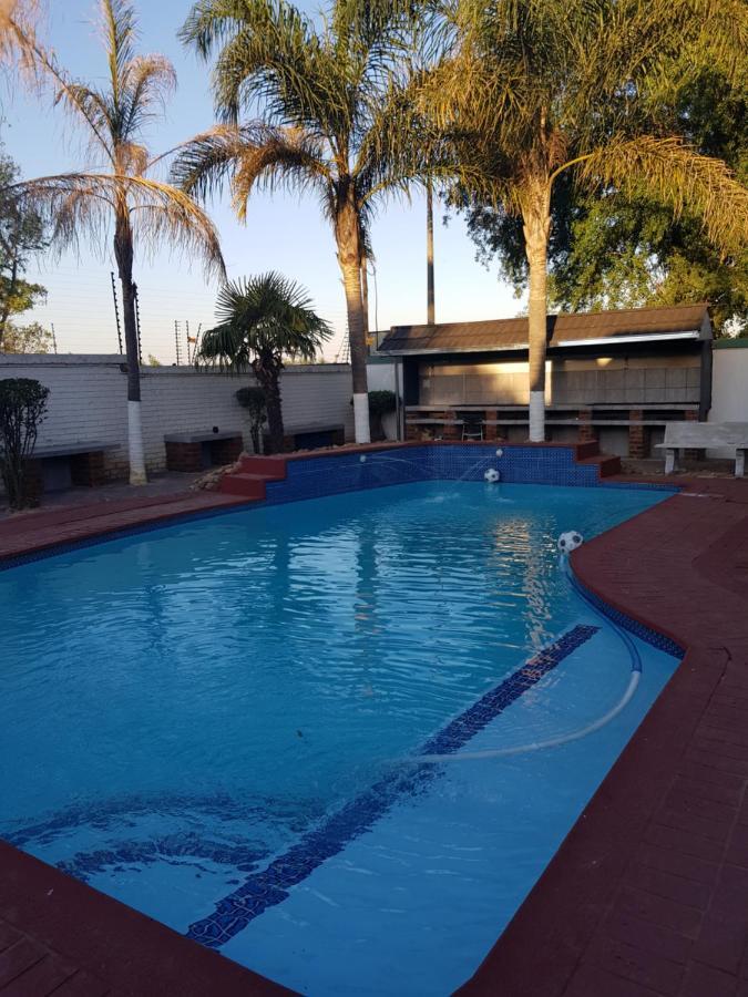Good 2 Go Guest House Benoni Εξωτερικό φωτογραφία